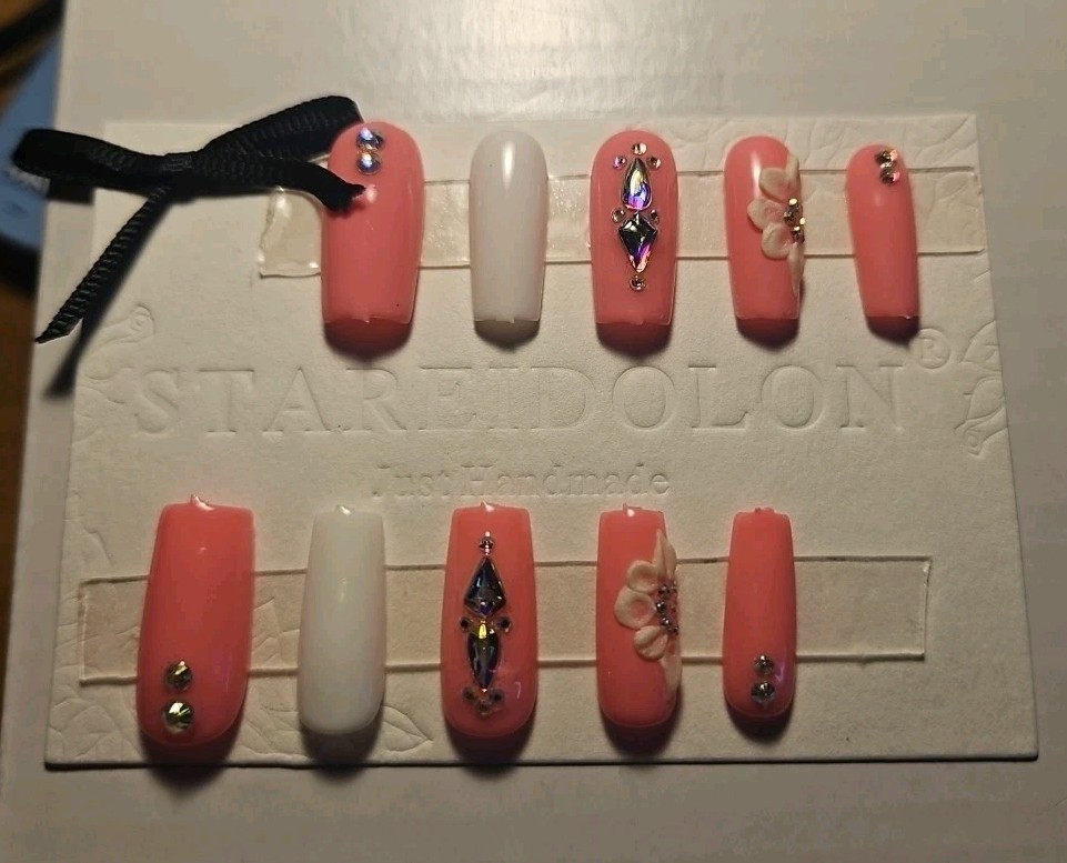 STAREIDOLN 10 Pink/White Long Med Square Press-On Nails W/ Gems & Flower