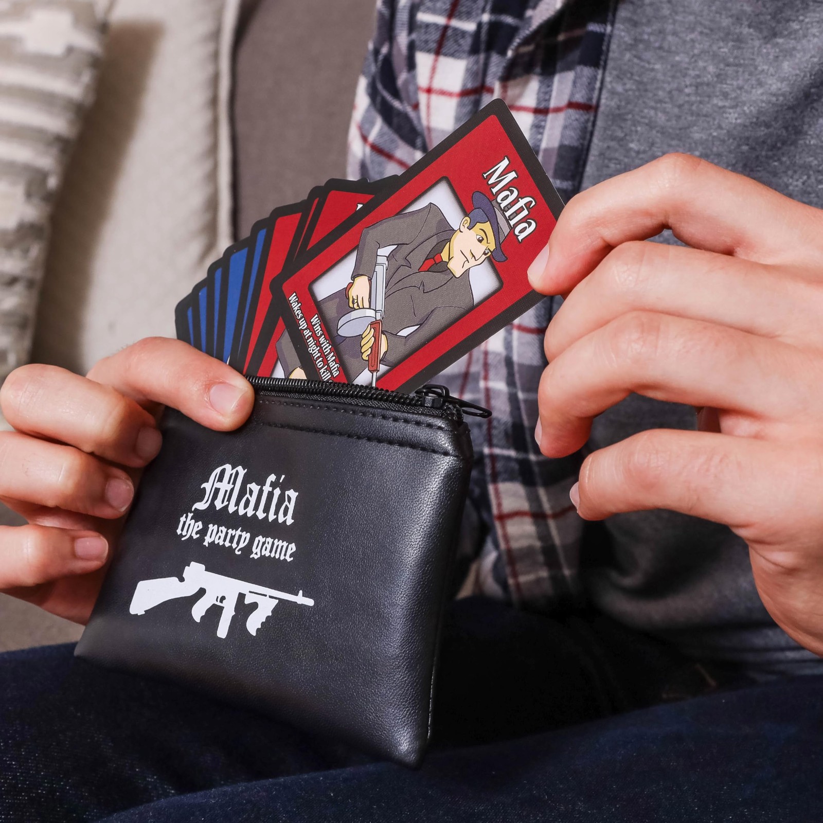 Apostrophe Games Mafia The Party Game – of Lying, Small, Multicolor