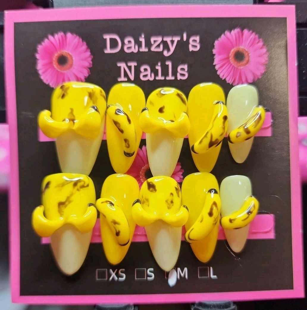 Medium Size Press-on Nail 10Pc Set Handmade Almond Yellow 3D Banana 2.5Cm Length
