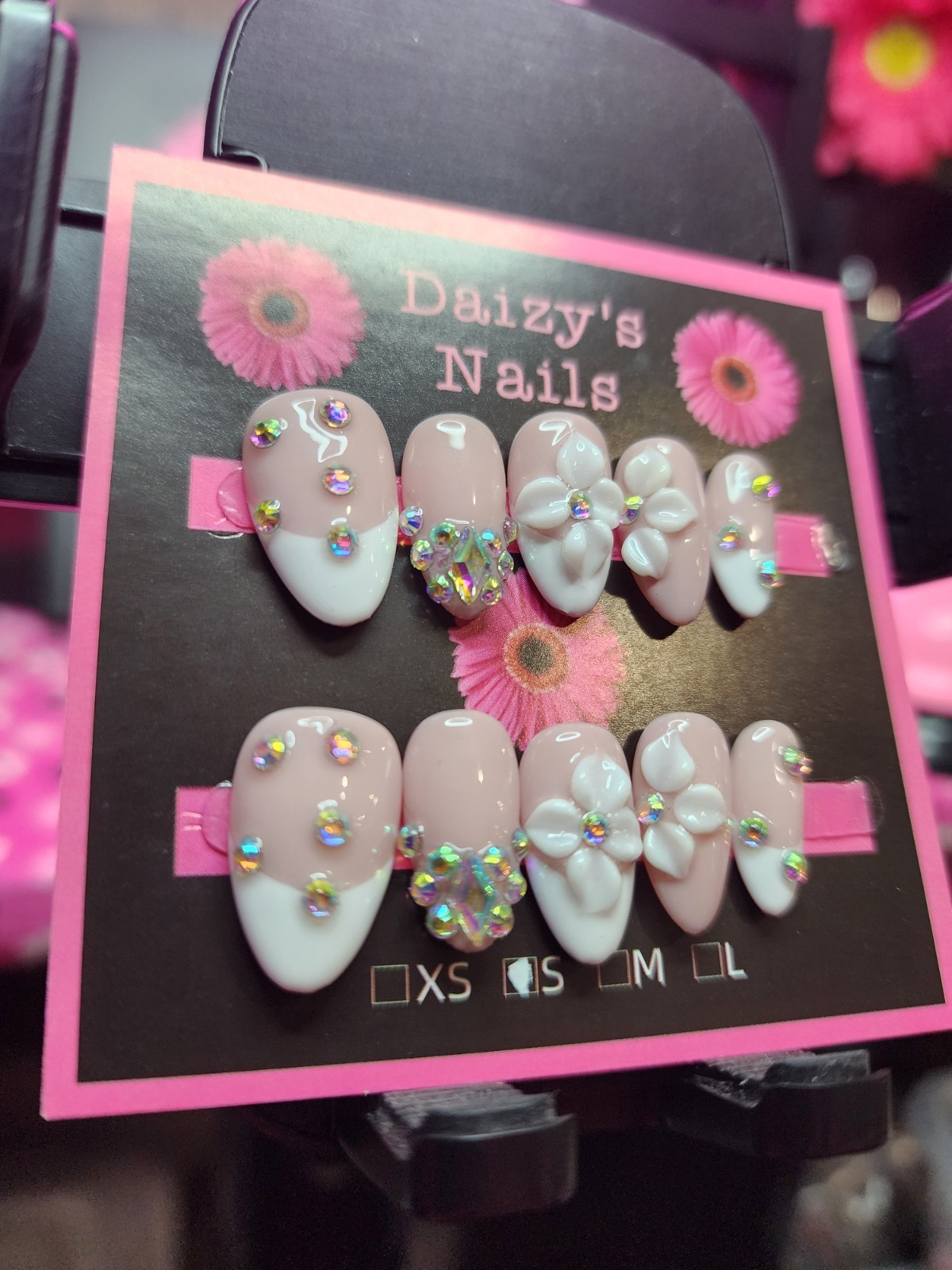 Small Size White 3D Flower Gem Press-on Nail Set Handmade Almond 2.0 Cm Length