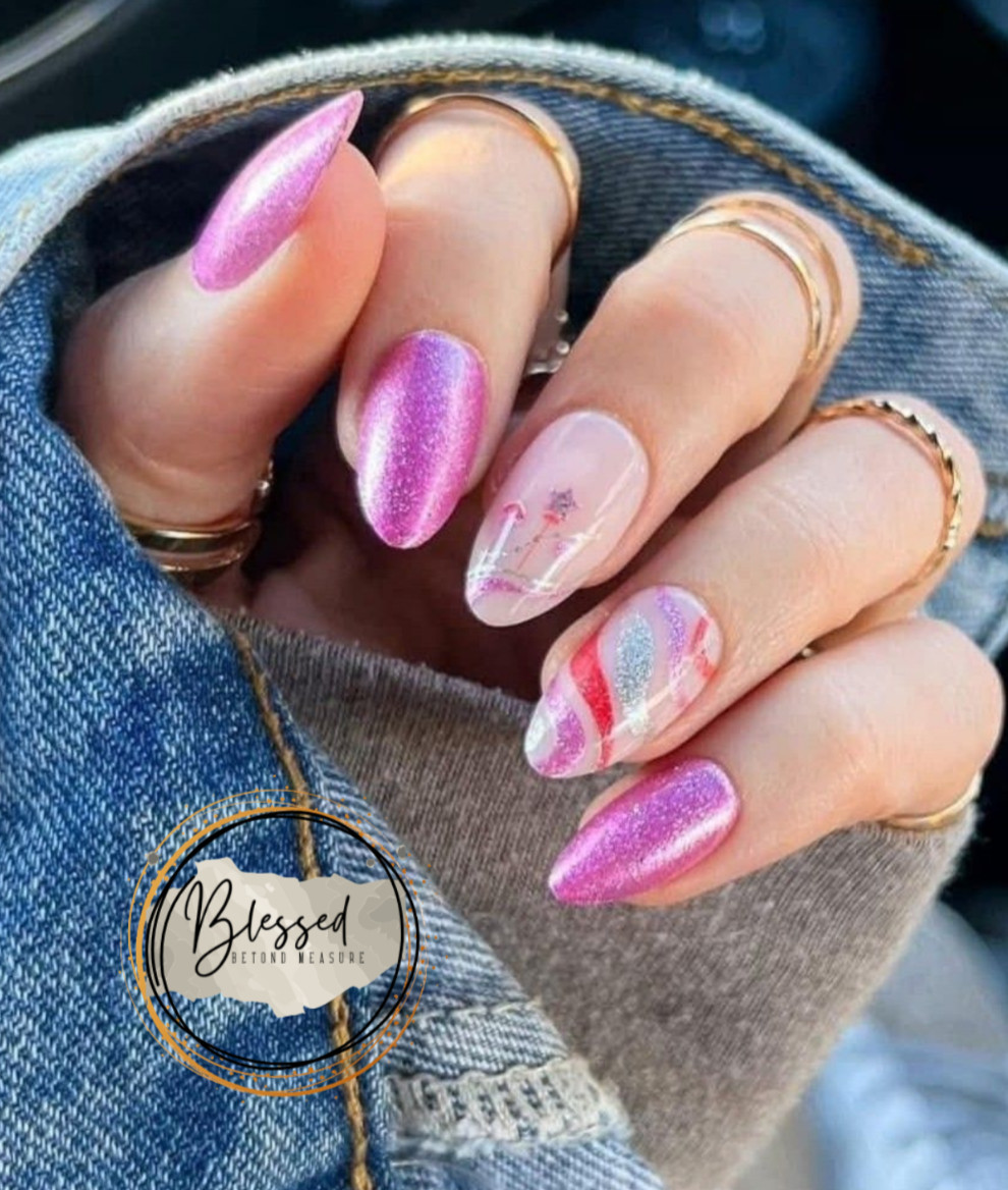 Red Aspen Press On Nails- Light The Tree, Lena- Christmas -Medium- Almond