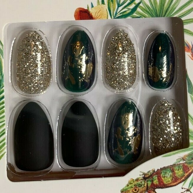 Kiss Nails Gel Fantasy Glue or Press on Manicure Dark Green & Gold Almond Limit