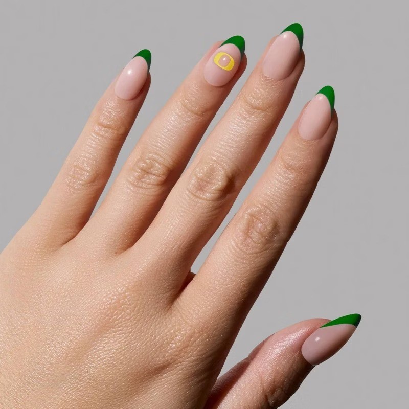 Oregon Ducks Press-On Nails: Almond Shape, Gloss Finish, 30 Pieces