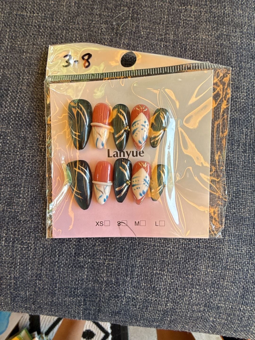 Lanyue Handmade Almond Press-On Nails with Abstract Art and Metallic Accents