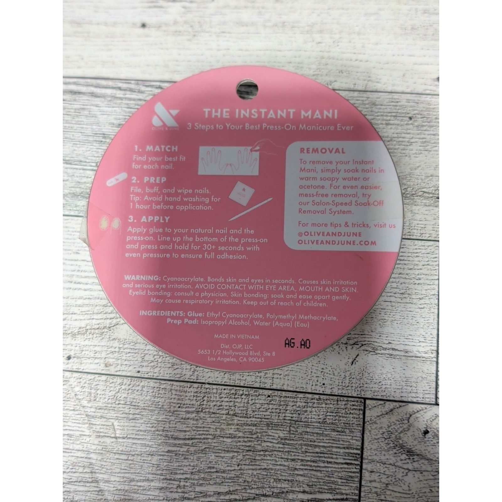 4 X Olive & June Instant Mani Press‑On Nails – Pink Goldfish – Medium