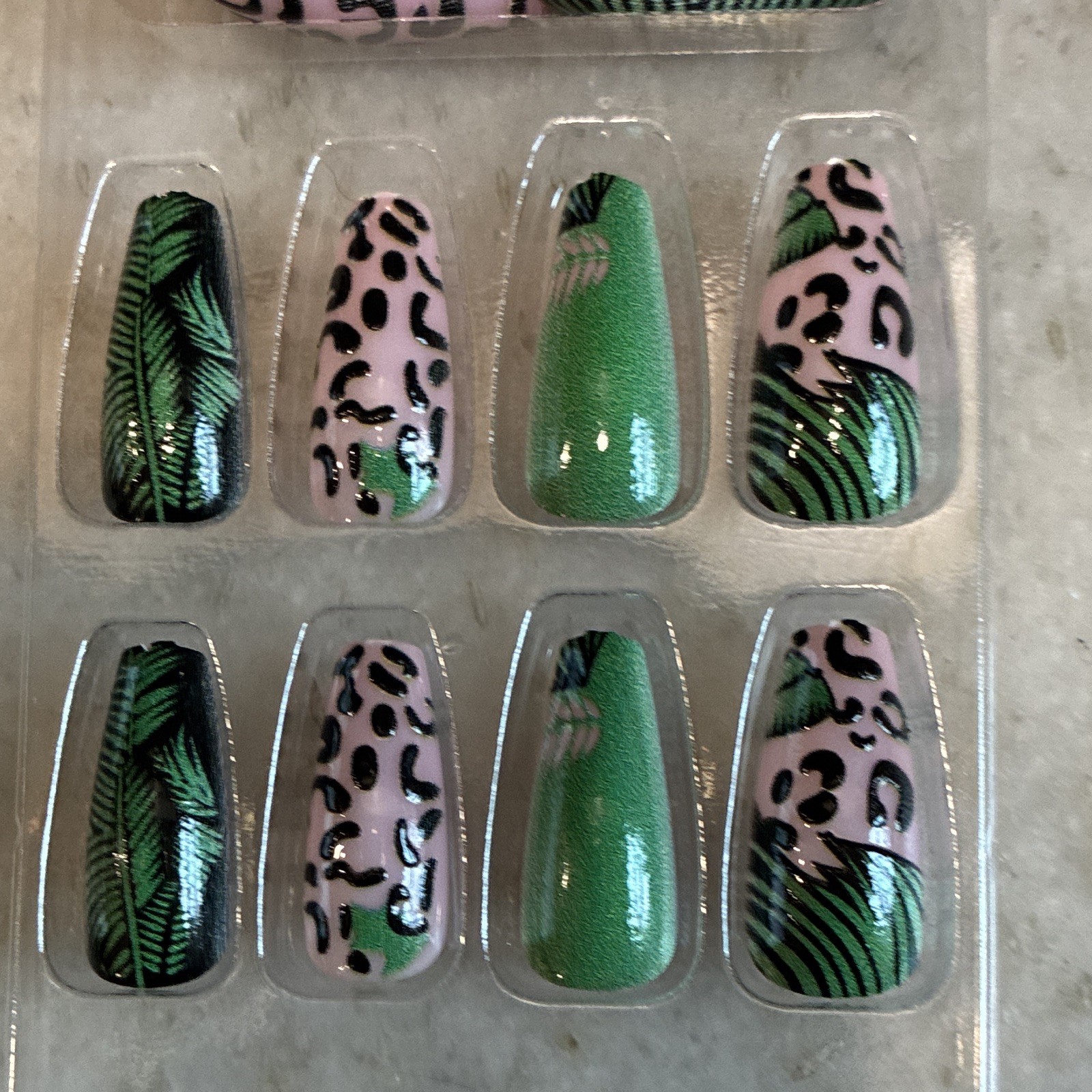 Press-On Nails Pre-Designed Long Coffin Shiny Green/Pink/Black Leopard ABS