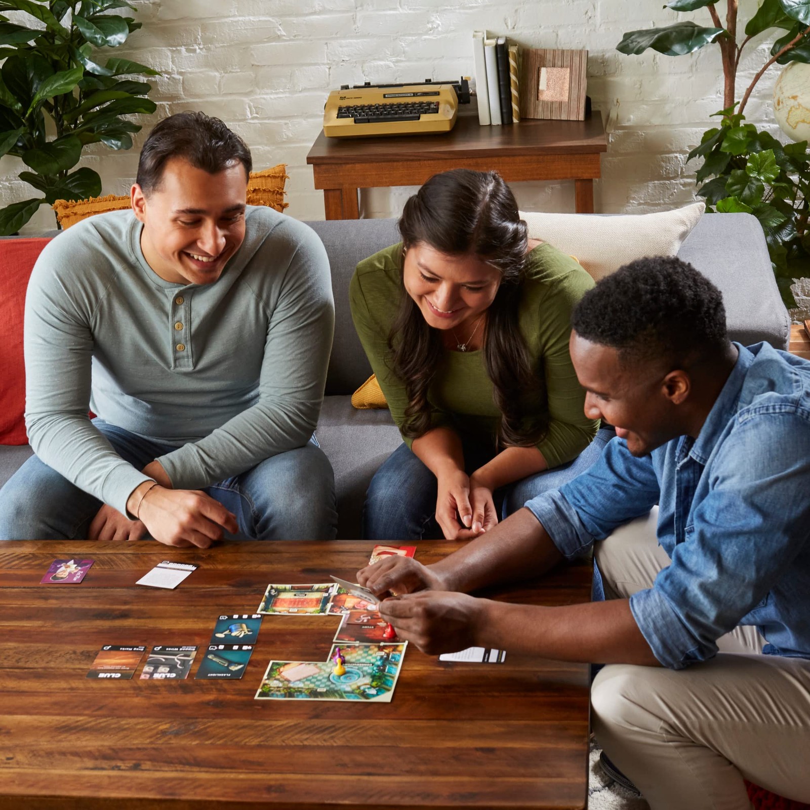 Clue Board Game Treachery at Tudor 2.48 x 7.87 x 10.51 inches, Multi-color