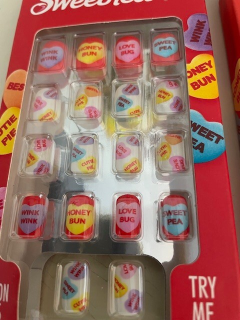 SWEETHEARTS THE ORIGINAL SET/2 18 COUNT PRESS-ON NAILS 36 Total Valentines’ Day