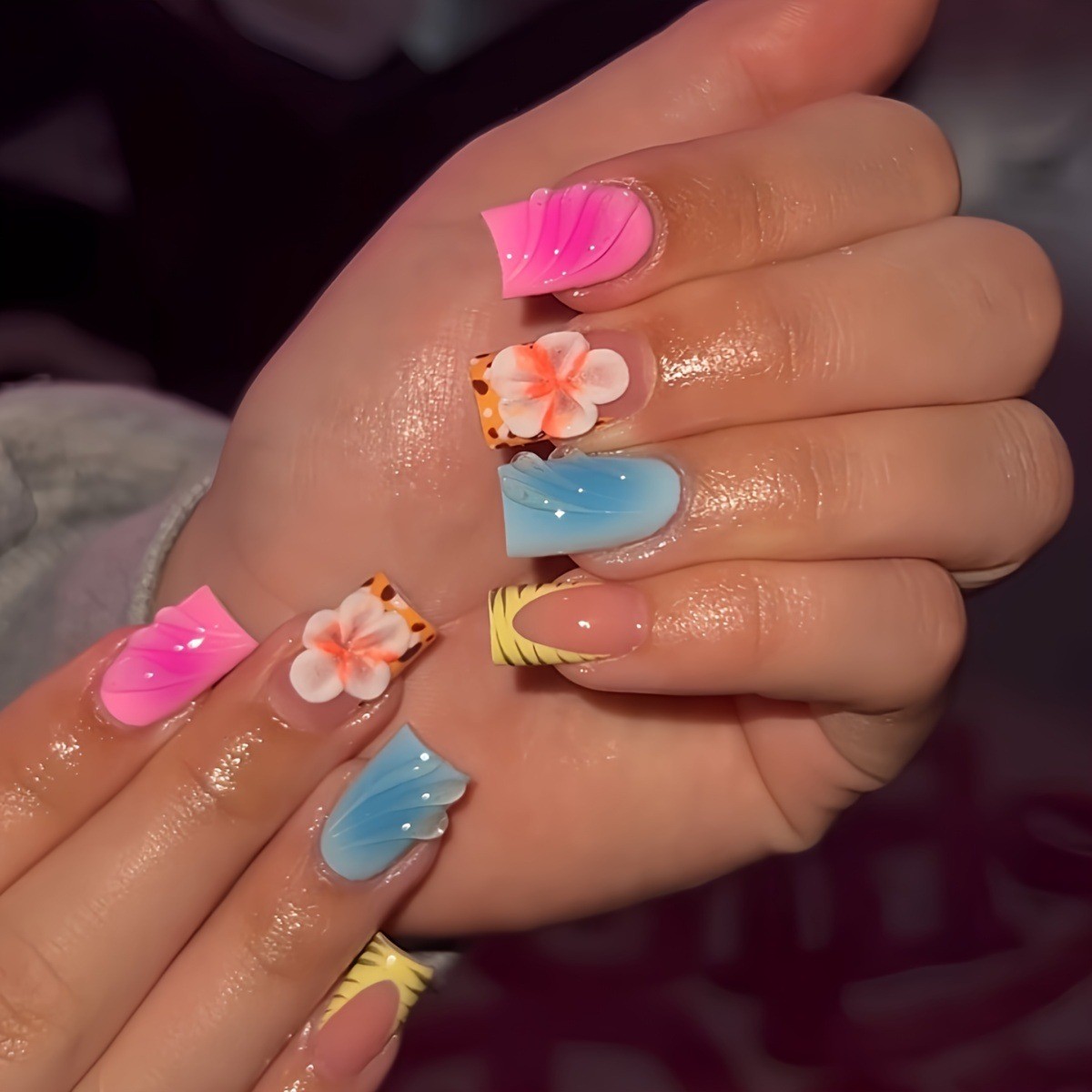 24Pcs Rainbow Gradient 3D Flower Press On Nails Bright Colorful Design