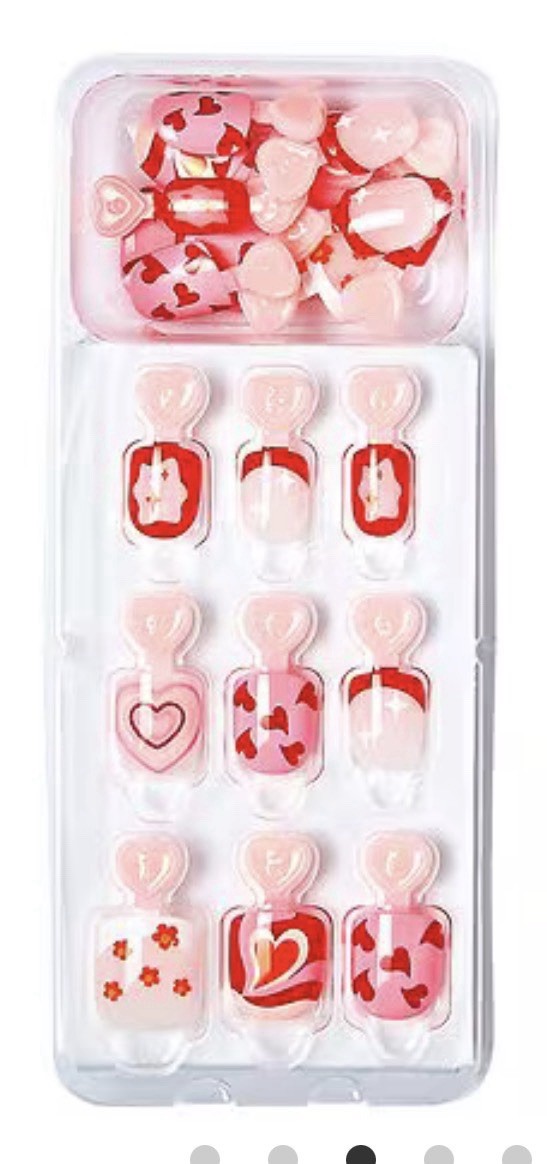 Girls Press-on Nails Hearts and Strawberry Shortcake 40 Pcs