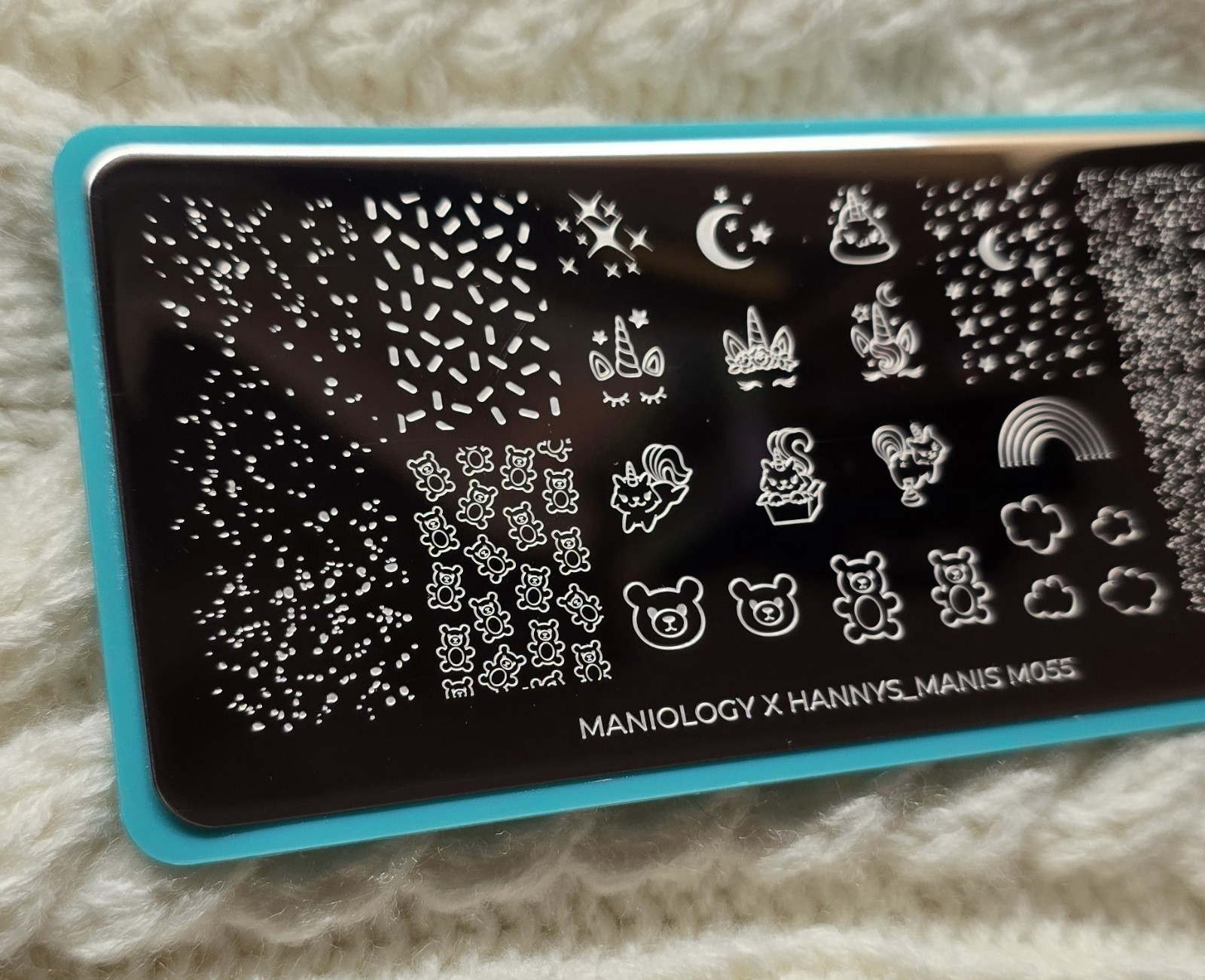M055 Maniology X Hannys_Manis Sprinkles Unicorn Rainbow Nail Stamping Plate