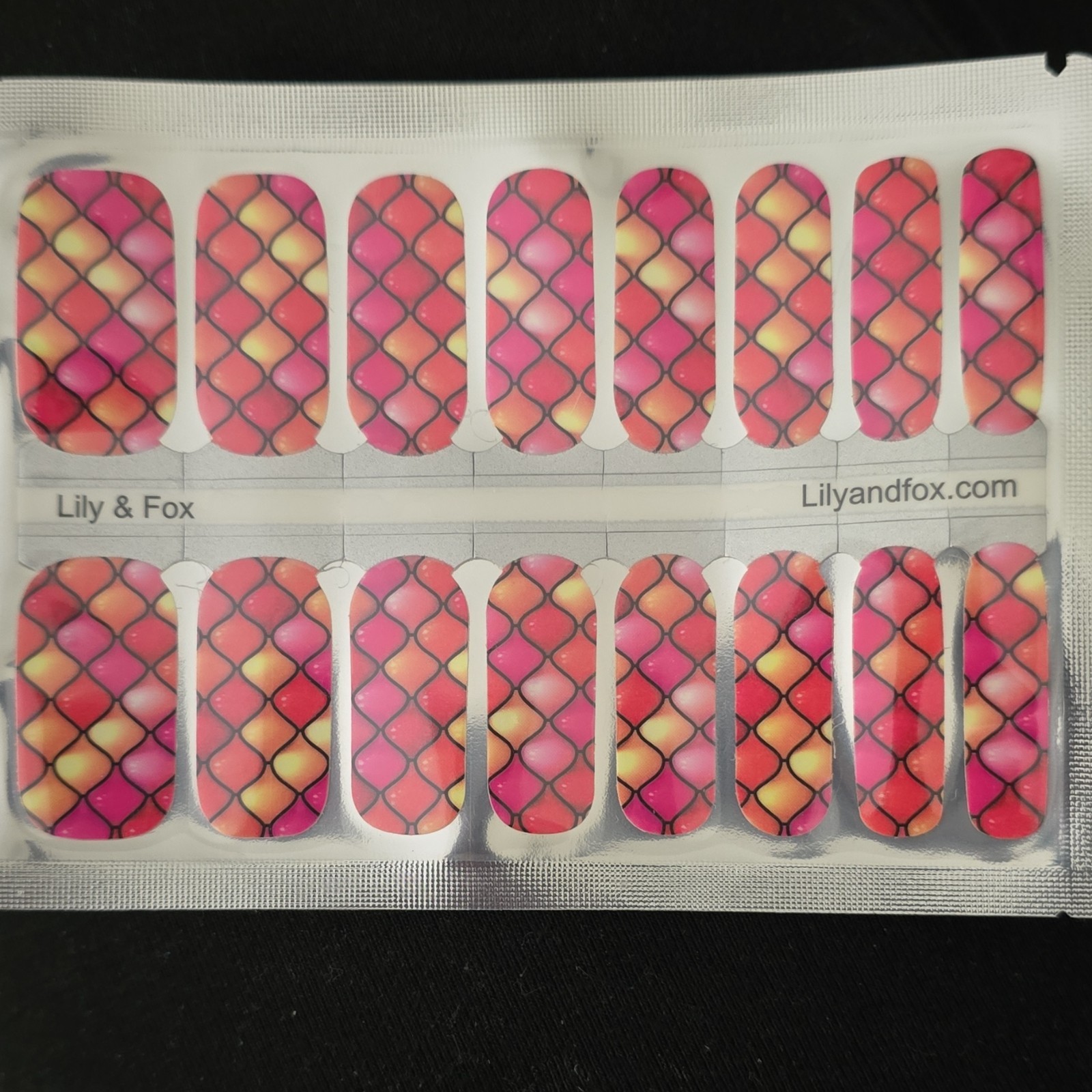 Lily & Fox Nails Mermaid Pattern – Full Cover – Pink Yellow Orange