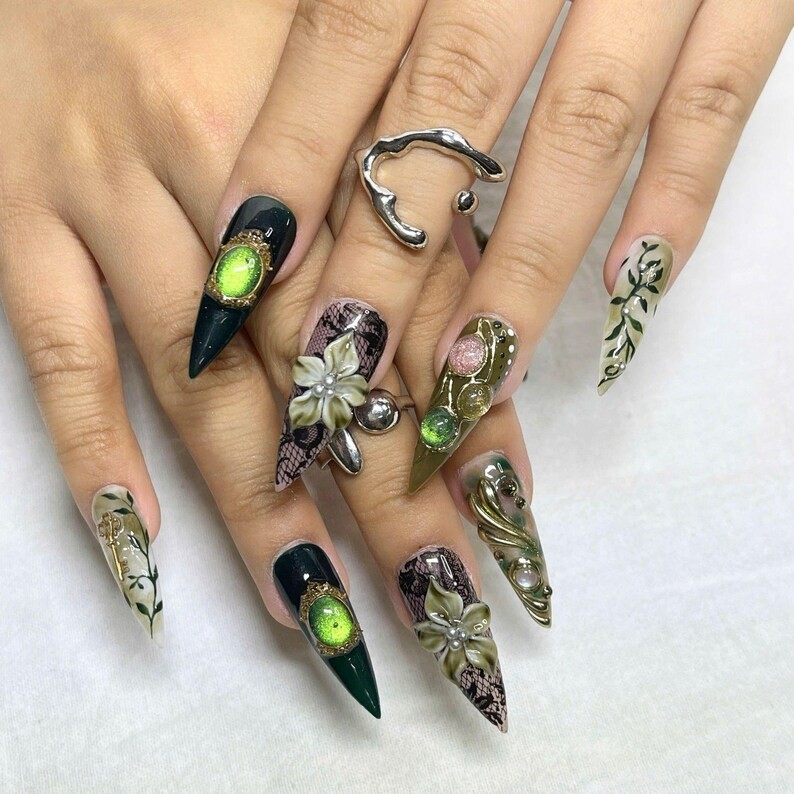 Vintage Green Gold Gemstone Press On Nails Floral Lace Luxury Fake Nails Glue On