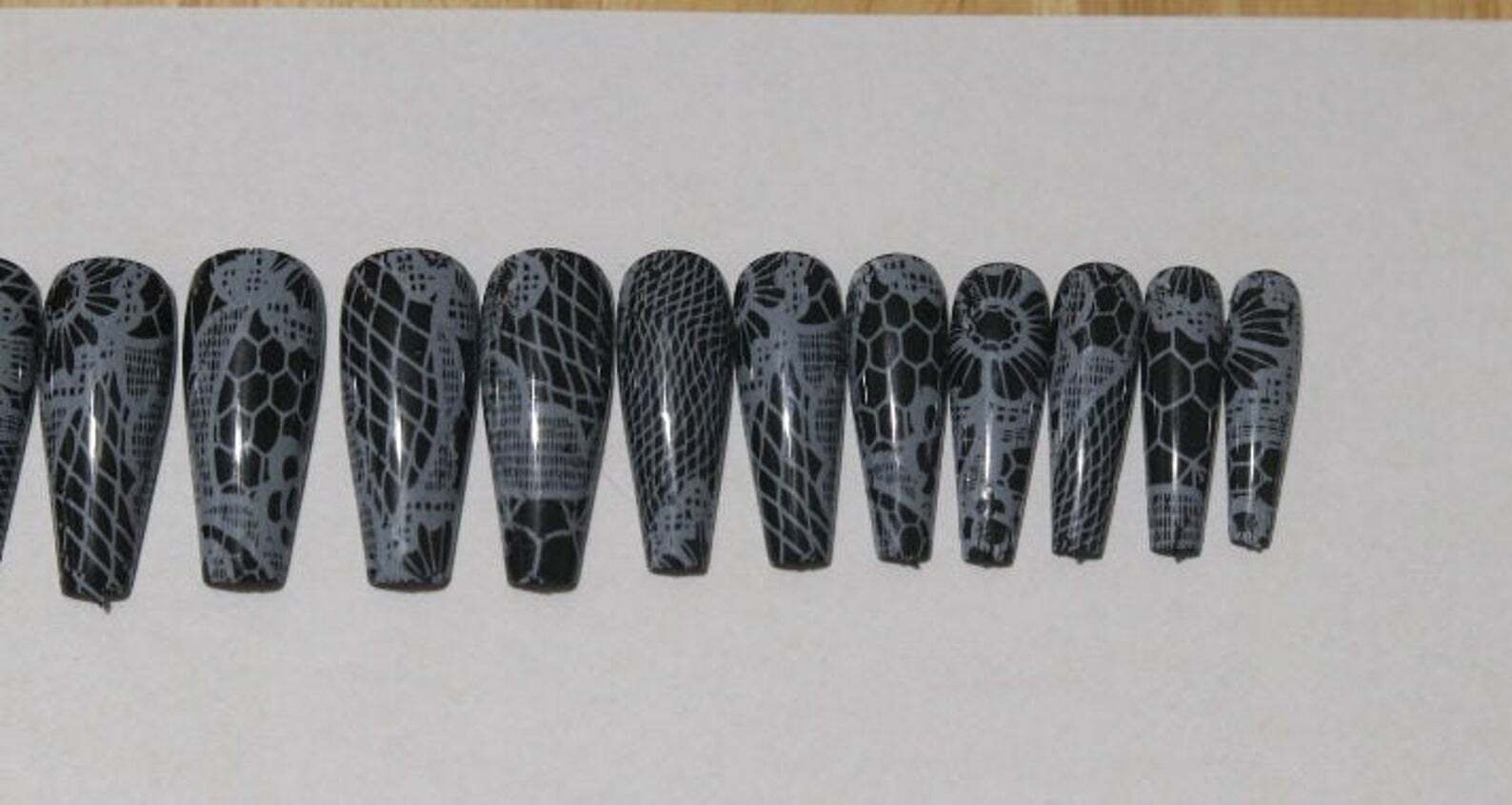 Black nails with white lace- press on nail set- (Set of 18 sizes 0-8)