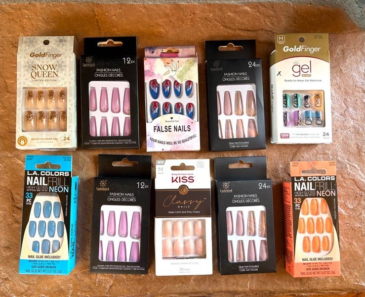 False Nails 10 Sets New in Box LA Colors -GoldFinger- Fashion Nails- Kiss