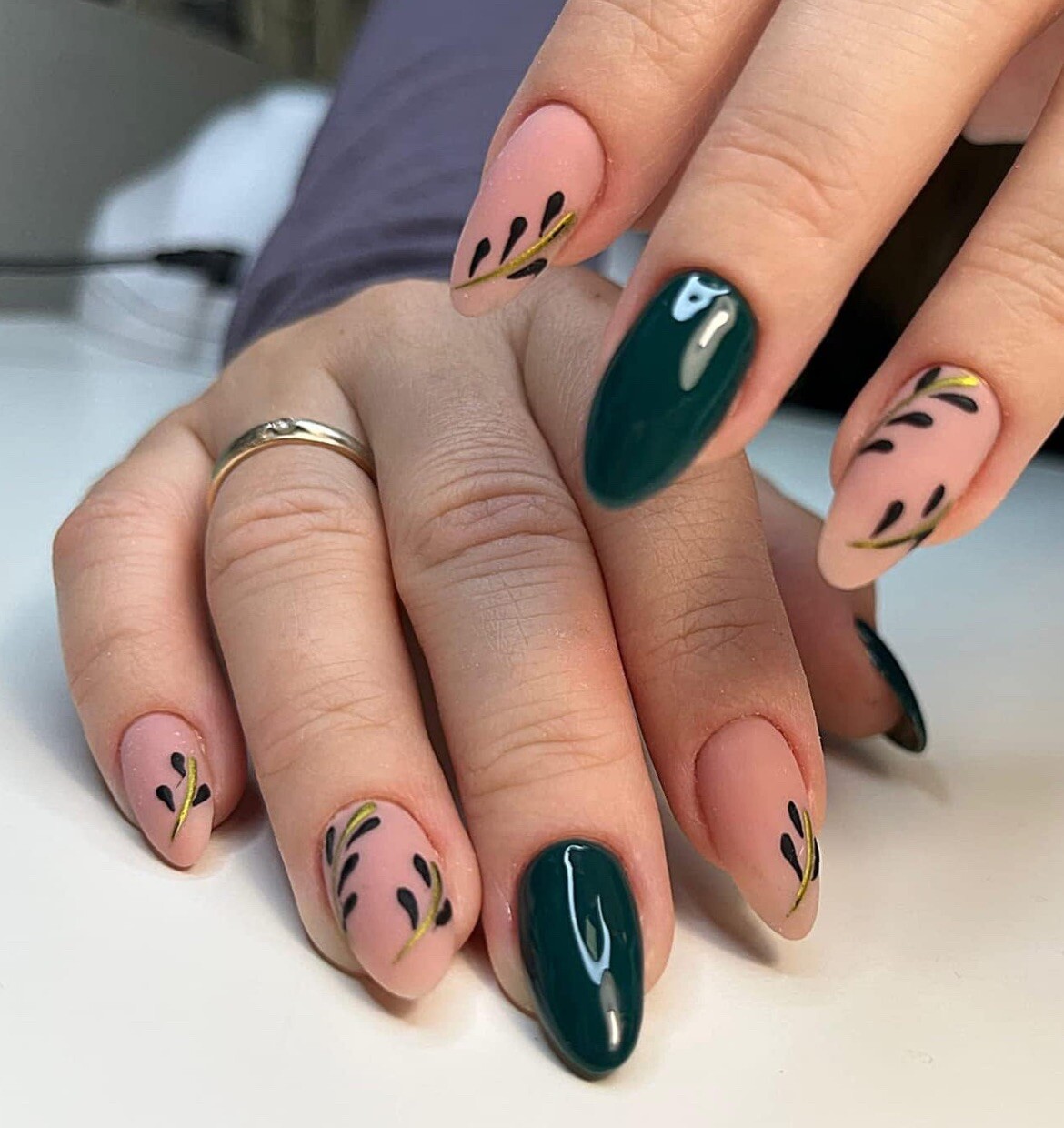 Press on Nails Medium Almond Black Green Gradient Golden Glitter Line Leaves Art