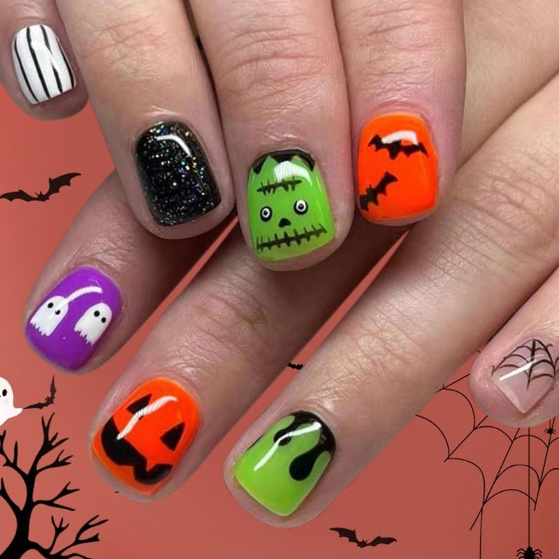 24Pieces Halloween Artificial Tips Cobweb Bat Pattern Short Square Press