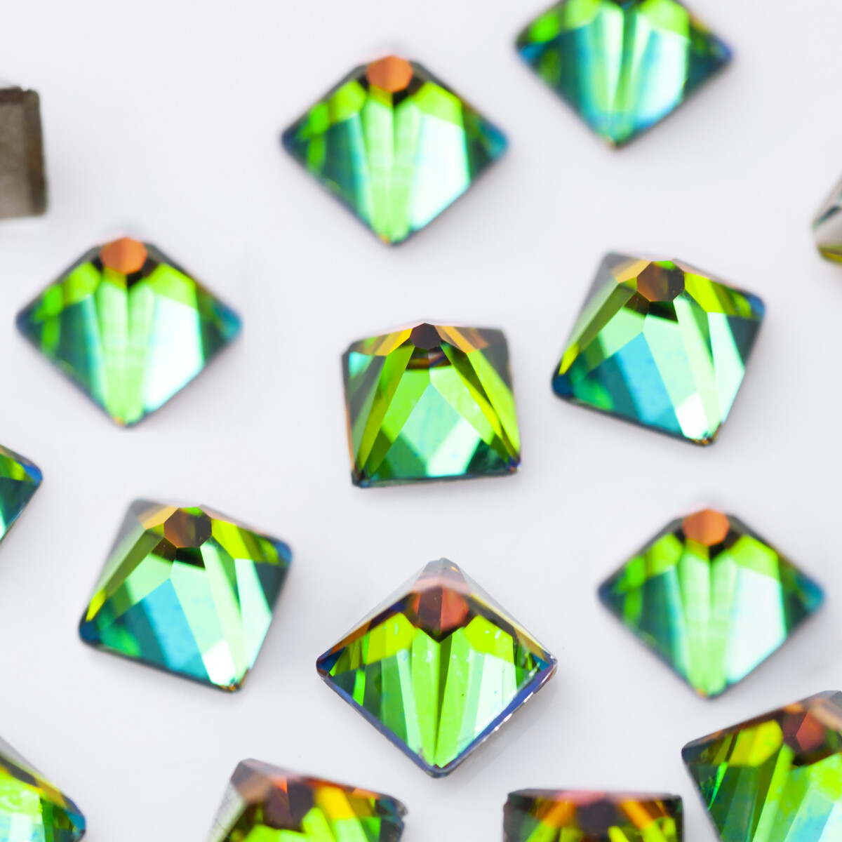 4mm AB Strass Nail Art Rhinestones Mini Triangles Colorful Stones Non Hotfix