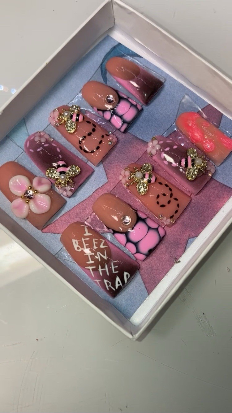 Duck Long 3D Shiny I Beez In The Trap Flower Press-On Nails Set