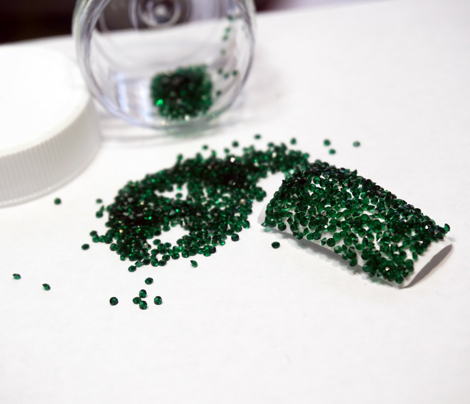 GREEN PREMIUM CRYSTALS FOR NAILS 1000 Pixiecrystals 3D Nail Art Small Gift