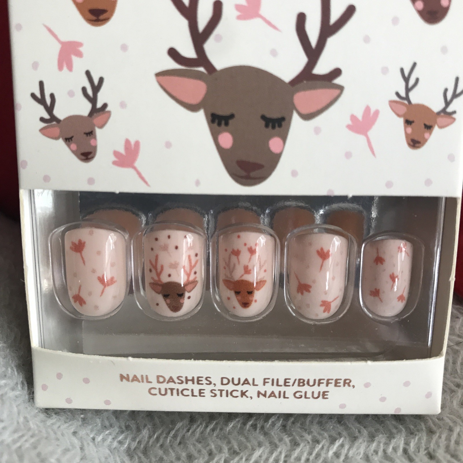 Cream W/ Deer Pattern, Short, Square, Shiny, Winter, Holiday Press On Nails