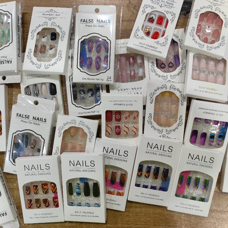 72 Exquisite Multi-color Fake Nails with Random Styles, Daily Holiday Nail Art