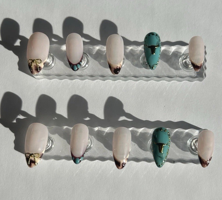 Handmade Western Style Press-on Nails Almond Shape medium length