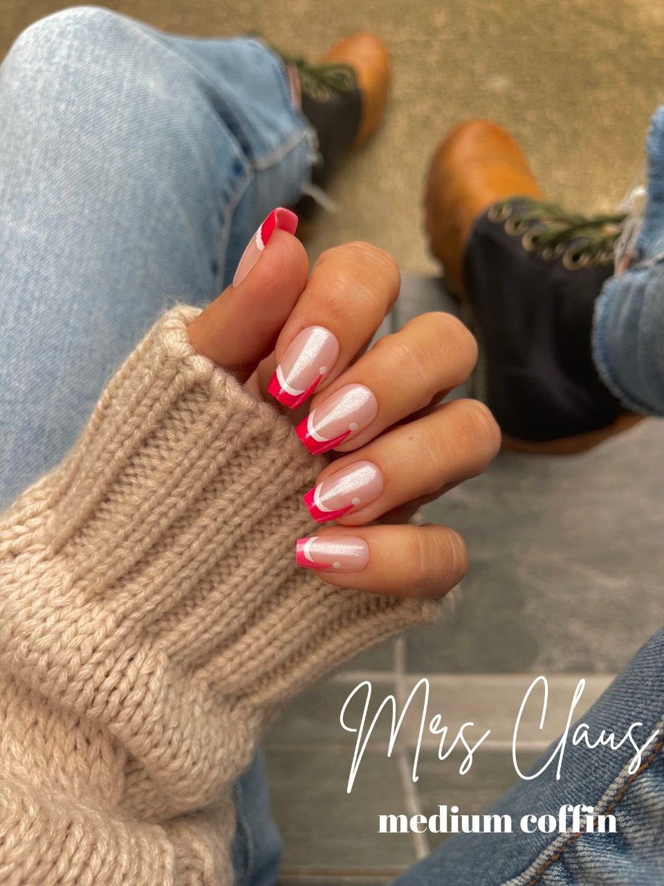 Red Aspen Press On Nails-Pretty in Pink, Mrs. Claus Medium Coffin – Christmas