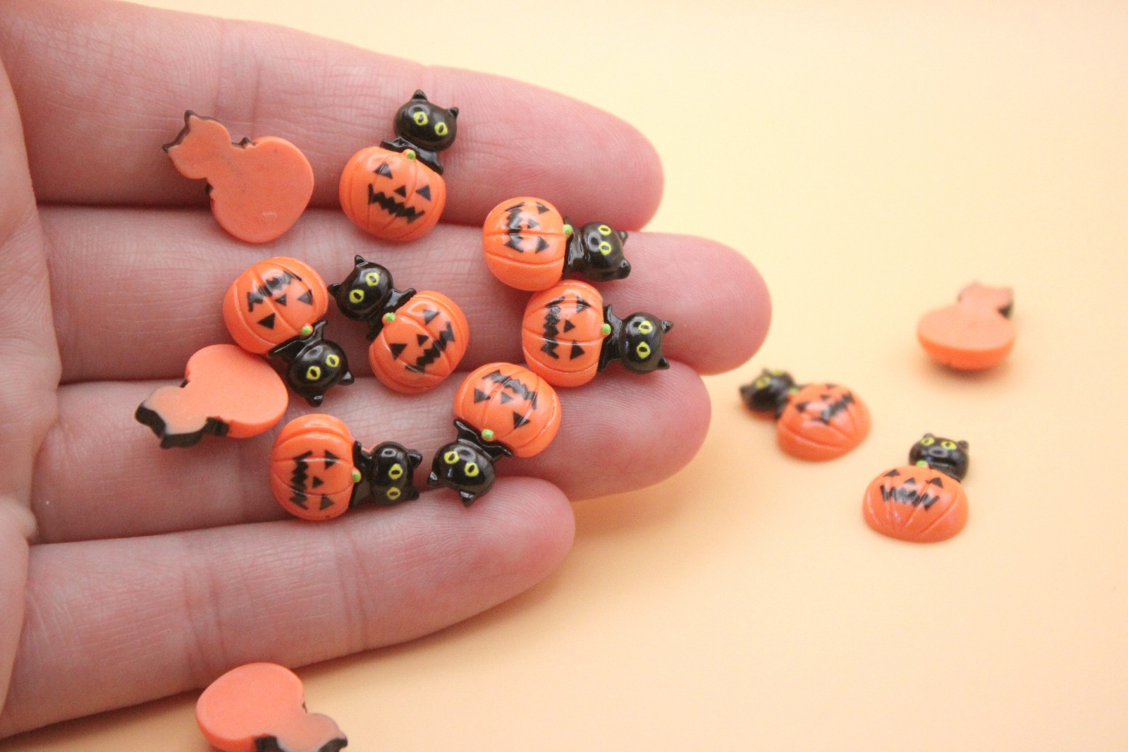 Mini Black Cat & Pumpkin 8Pk 1:24 Scale Flatback for Halloween Craft, Nail Art