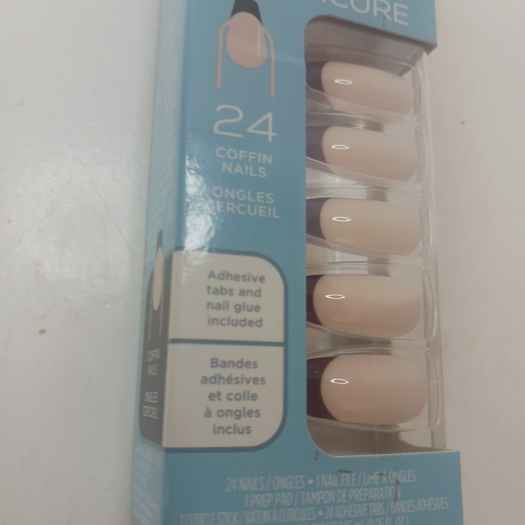 Sally Hansen Salon Effects Perfect Manicure x Hershey’s Kisses – Sweet Like