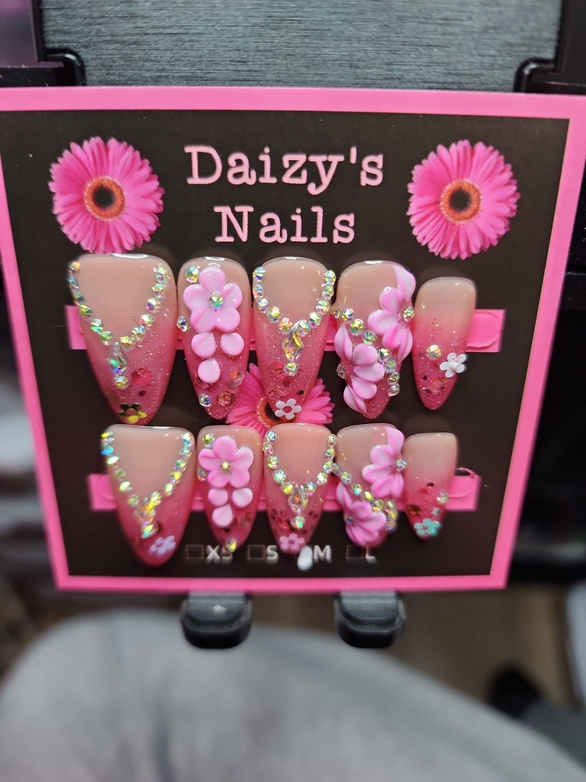 Medium Size Press-on Nail 10Pc Set Handmade Almond 3D Gems Floral 2.5 Cm Length