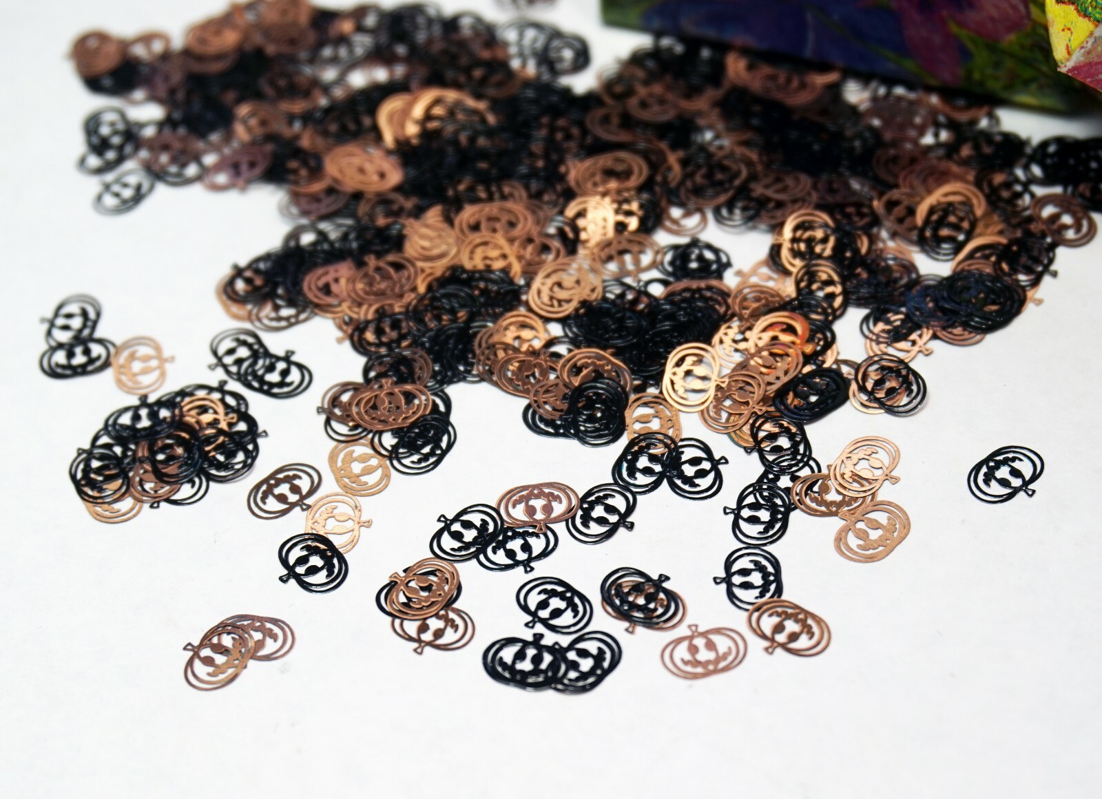 50 x HALLOWEEN PUMPKINS NAIL CHARMS Black Gold Metal 3D Nail Art Small Gift Box