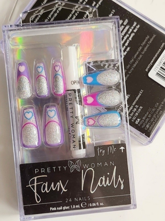 NWT PRETTY🦋WOMAN FAUX NAILS LONG GLITTERY COLOR FRENCH HEARTS+ GLUE!