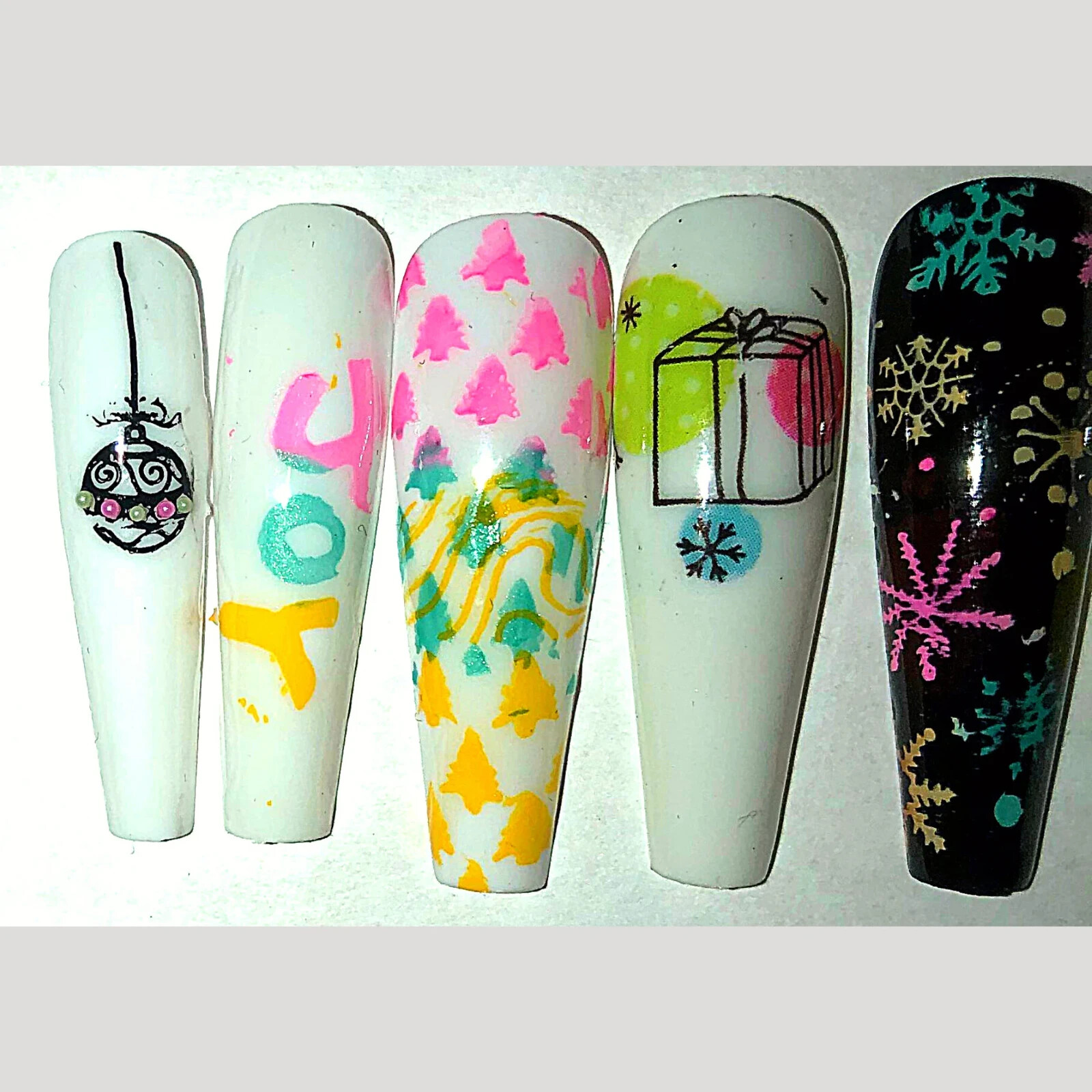 Colourful Christmas Press-On Nail Set – Ex-Long Ballerina (Size 0-8)