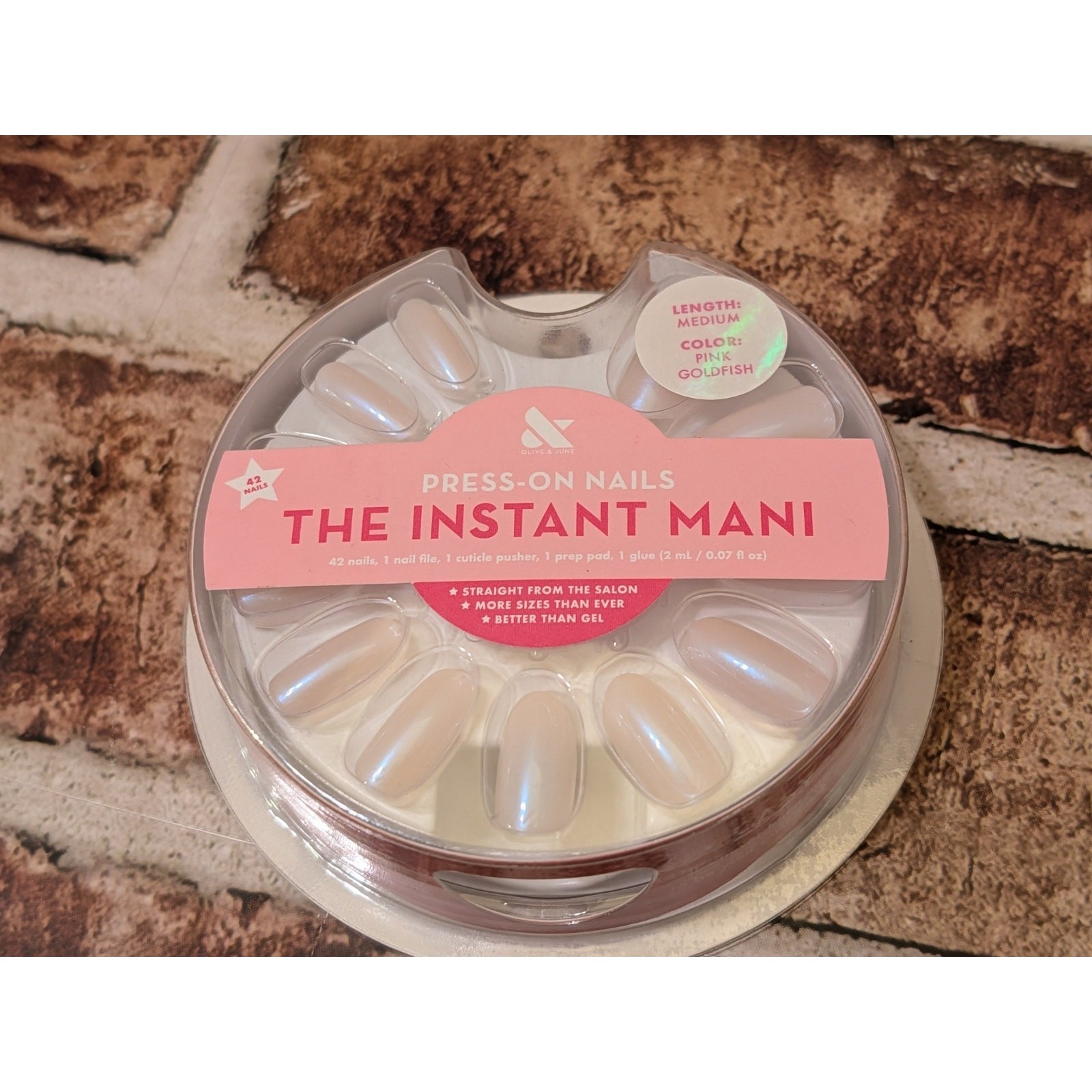 6 X Olive & June The Instant Mani Press-On Nails Medium Pink Goldfish Oval Shape