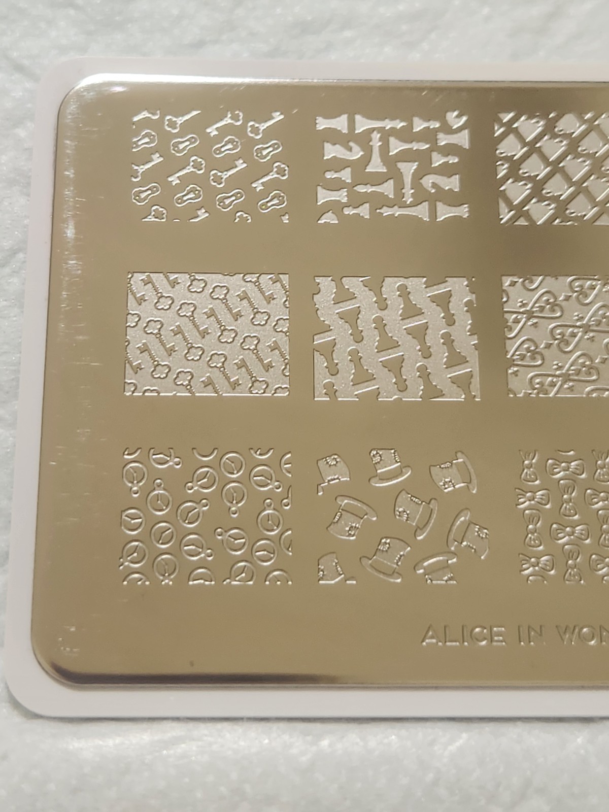 MoYou London Nail Stamping Plate – Alice in Wonderland 04