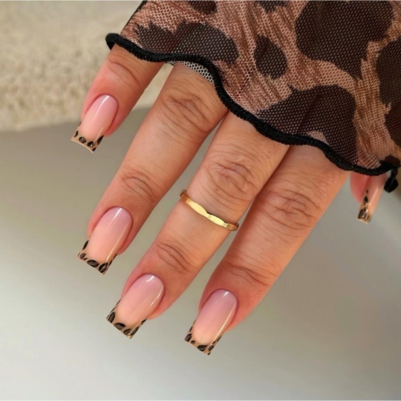 24 Pieces Short Square Press on Nail French Tip Nail Leopard Print False Nail