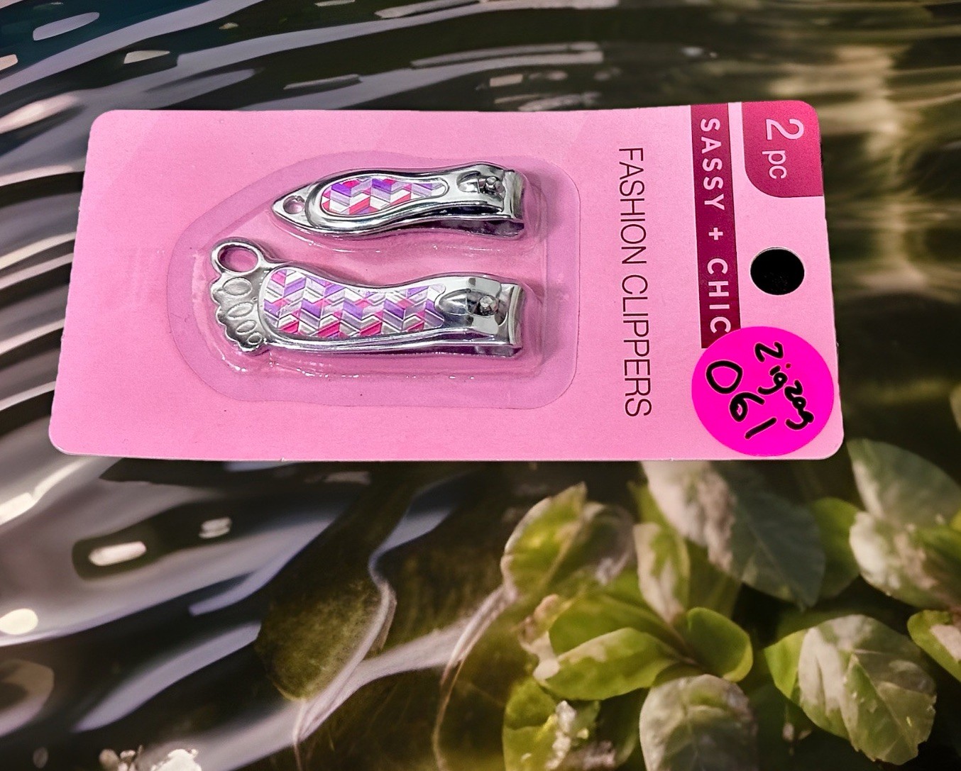 NAIL CLIPPERS Sassy + Chic (2 pcs) Rainbow Hearts Foot Shaped BRAND NEW
