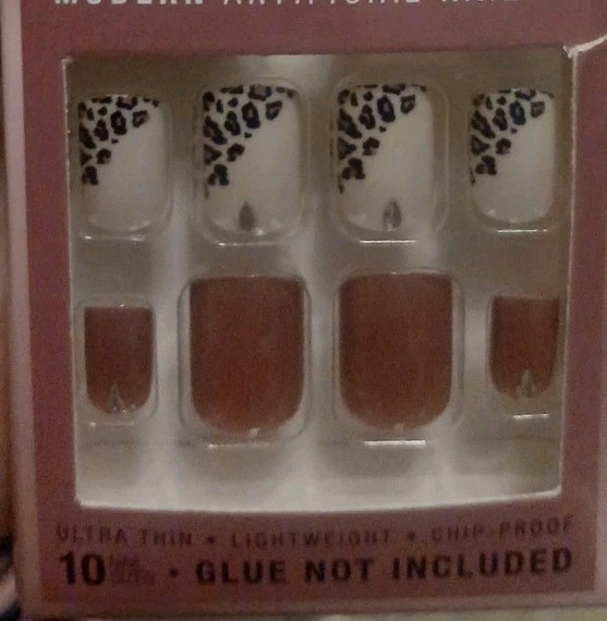 L.A. Colors Vogue 3D Gem 24 Glue On Fake Nails Short Square Tip Animal Print