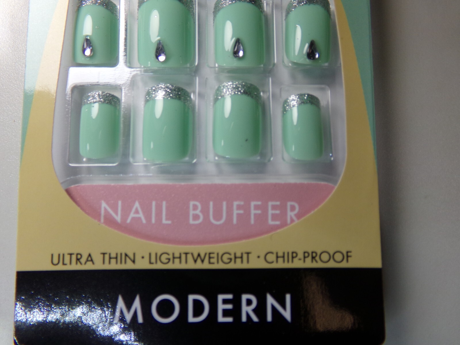 LA Colors Vogue Nails Mint Green (Modern) GLUE-On Active Short Length