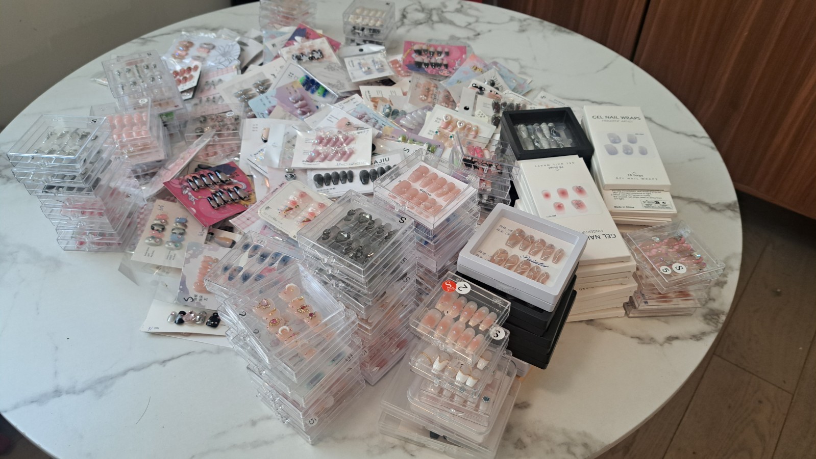 215 Sets of New Press-On Nails