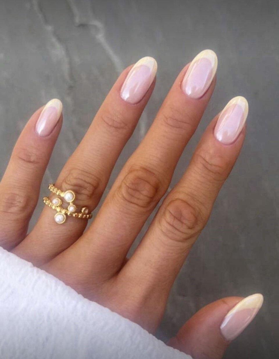 Traditional French Tip Medium Almond Nail Kit | 24-Pieces | New