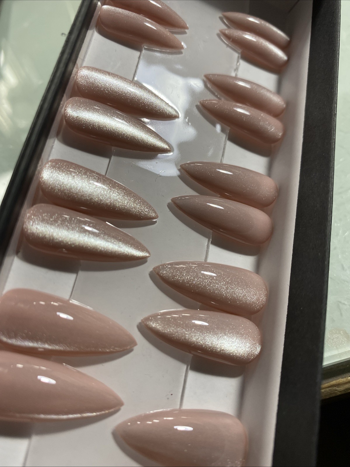 Press On Nails Handmade 24 Medium Stiletto Nude Cateye Nails Gel / Gel Polish