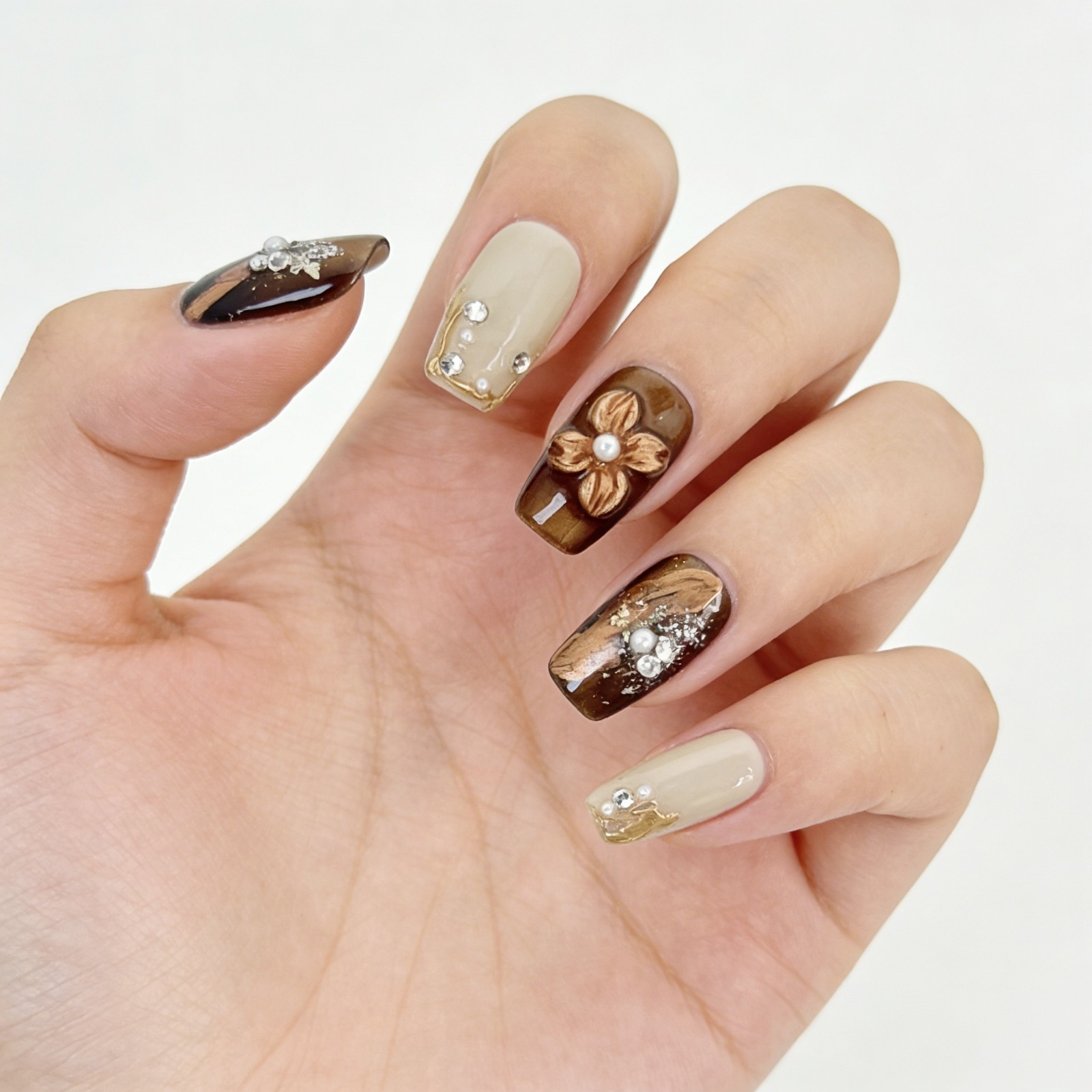 Vintage Gold Amber Press-On Nails with Pearl & Metal Flowers – Square Shape