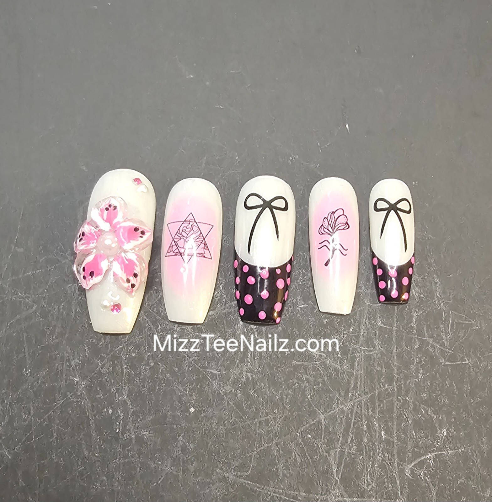 Press-On Nail Set # 104: Bloom & Bow