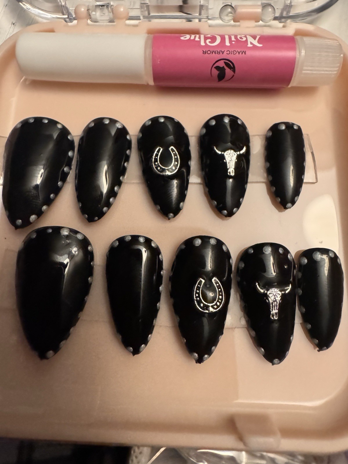 Magic Armor Western Stiletto Black Silver Press-On Nails Shiny Full Cover Glue