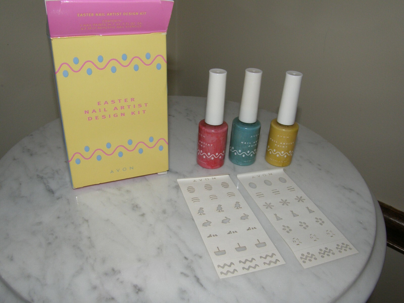 5485) Easter Nail Artist Design Kit 3 Nail Paints 42 Self Adhesive Nail Stencils