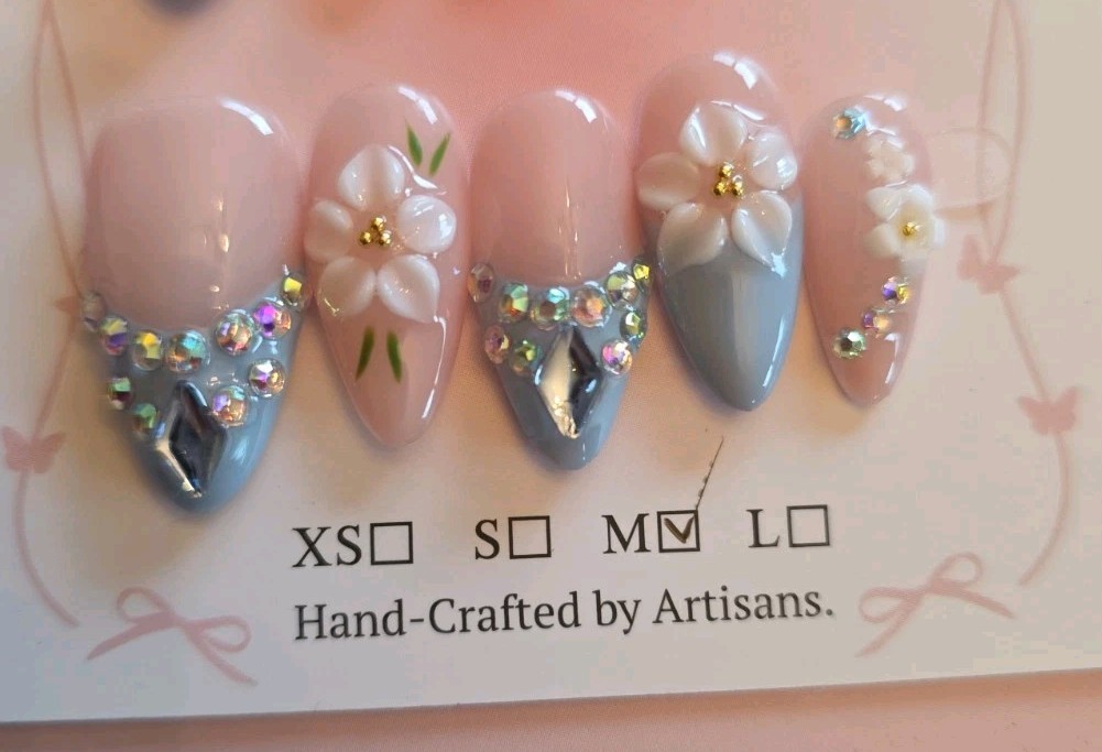 Gorgeous 3D Set Press-On Nails Blue Floral 1″ (2.5 Cm) Medium Width