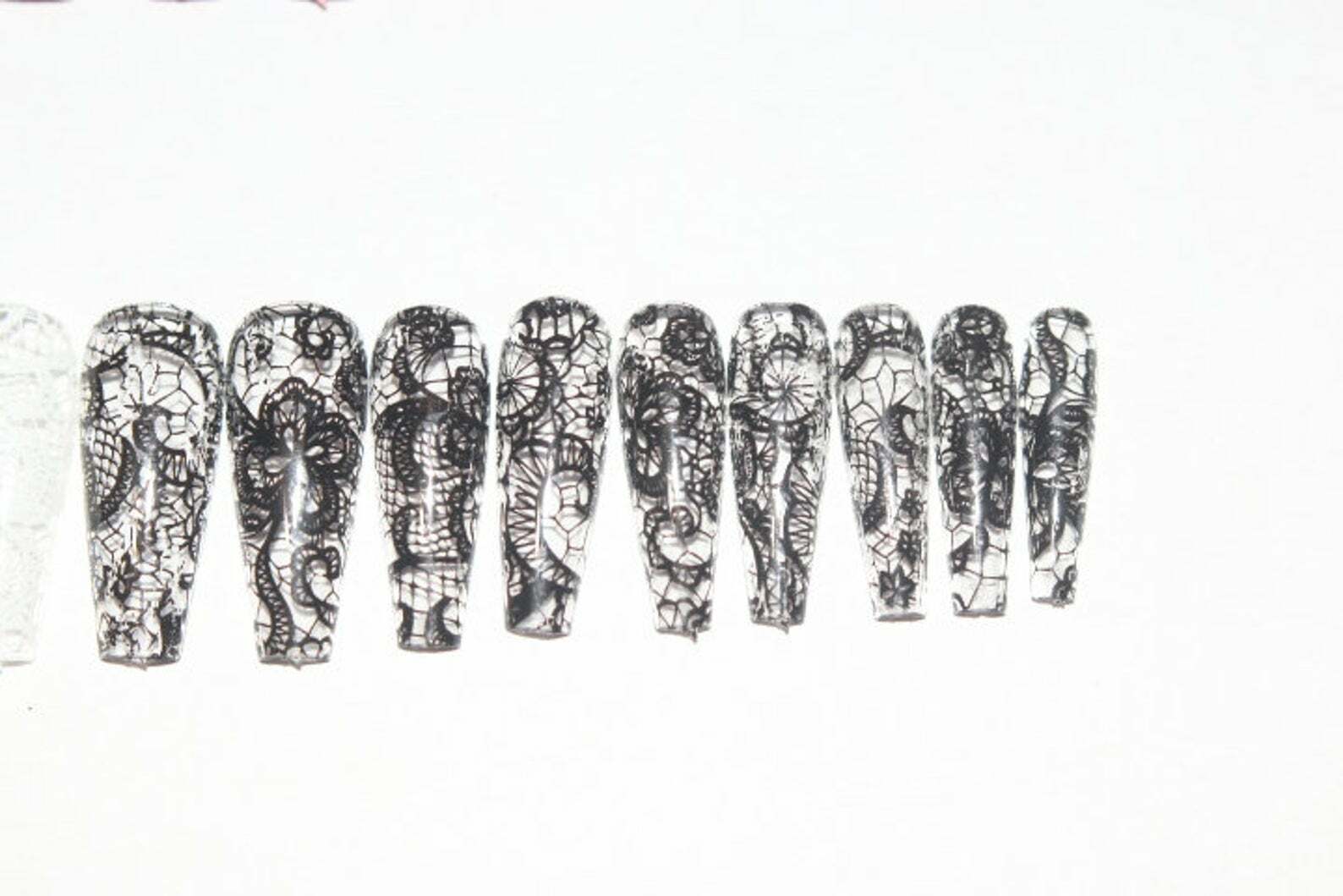 Black and White Lace- press on nail set- (Set of 18 sizes 0-8)