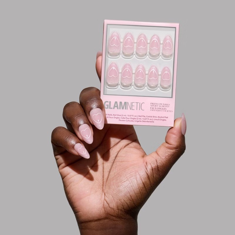 Soulmate Energy Fake Nails: Almond Shape, 30 Pieces, Velvet Finish
